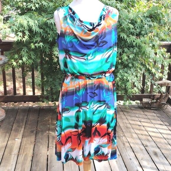 En Focus Petite Tropical Inspired Dress - Picture 1 of 11